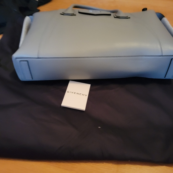 Givenchy medium soft antigona nwt - Picture 10 of 14